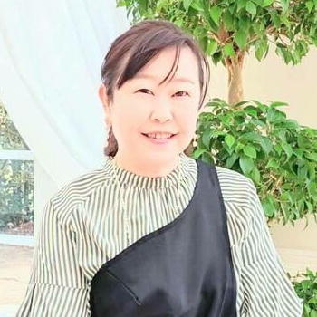 こばやしえりこ
小林衣里子